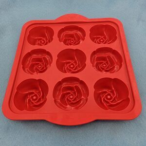 Trudeau Red Rose Muffin Pan, Sturdy Structured Silicone, 9 Count Mold